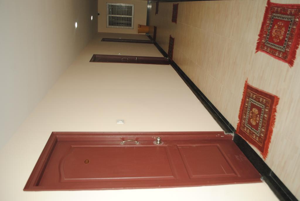Ssr Hotel シュリーカーラハスティ エクステリア 写真