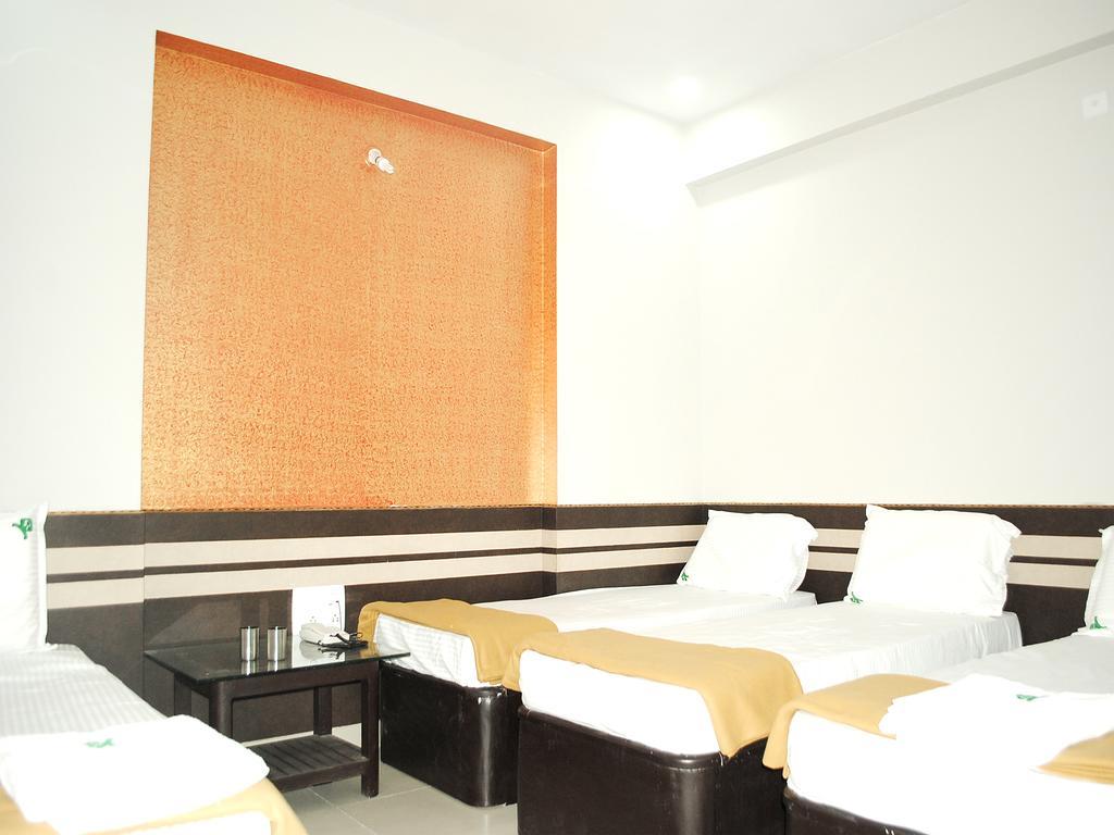 Ssr Hotel シュリーカーラハスティ エクステリア 写真
